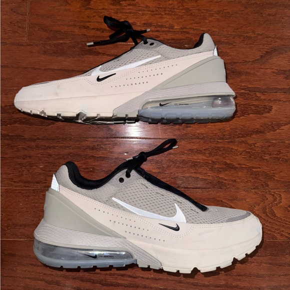 Nike Air Max Pulse (slightly worn) - Picture 2 of 6